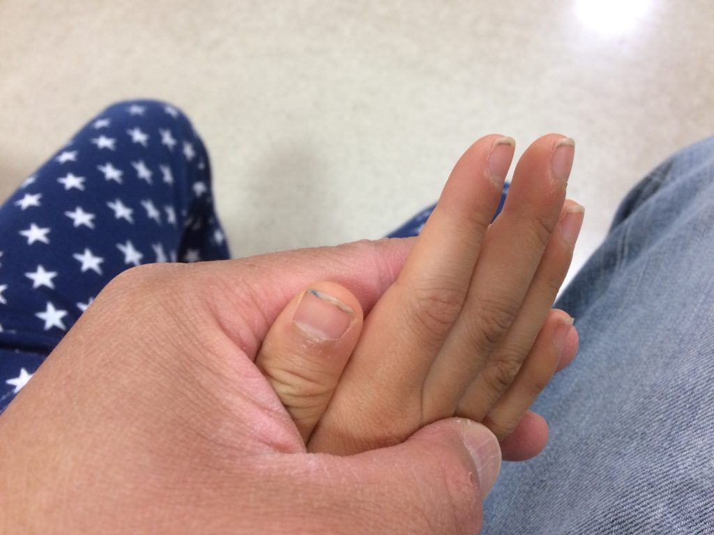 子どもの爪の間の汚れが簡単に取れる方法 痛くないので子どもにも安心 Marugoto 子どものための情報ブログ